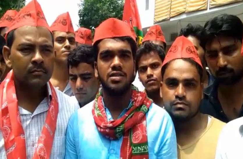 ramgopal रामगोपाल के नाती पहली बार दिखे सियासी मंच पर, पार्टी में हो सकती है जल्द इंट्री