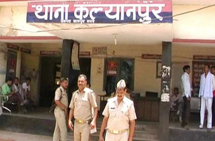 Inside the police station, police interrogated a Muslim woman divorced मुस्लिम महिला पर दिखाया खाकी का रौब, थाने के अंदर दरोगा ने करा दिया तलाक
