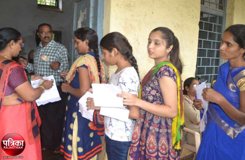 banswara LDC Exam 2018 : संभाग में किए परीक्षा केन्द्र तो उपस्थिति में लगा ‘हाई-जम्प’, परीक्षार्थी 30 फीसदी अधिक पहुंचे