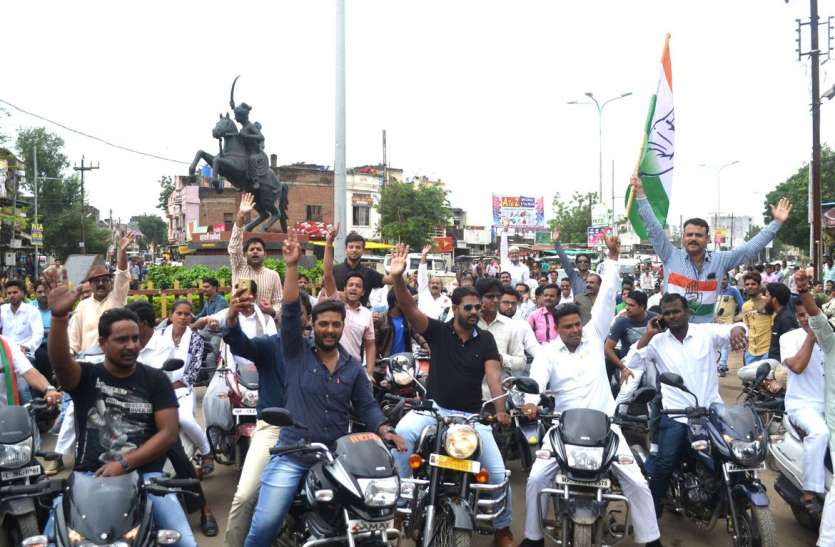 patrika प्रदेश के इस शहर में कांग्रेस ने लगाए मोदी जिंदाबाद के नारे