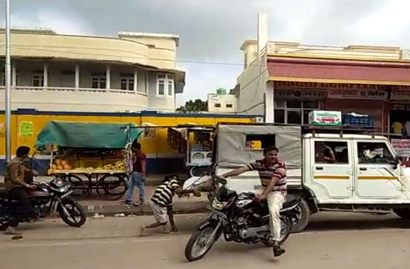 bharat band not effective in home town of opposition leader Dudi कांग्रेस नेता प्रतिपक्ष व विधायक के गृह क्षेत्र में भारत बंद बेअसर... आम दिनों की तरह हो रहा काम