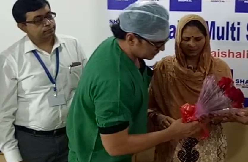 doctors get success in surgery of woman whose heart was in right side दायीं ओर धड़क रहा था महिला के सीने में दिल.. 6 घंटे की सर्जरी में डॉक्टर्स ने कर दिखाया कमाल, प्रदेश में पहला मामला