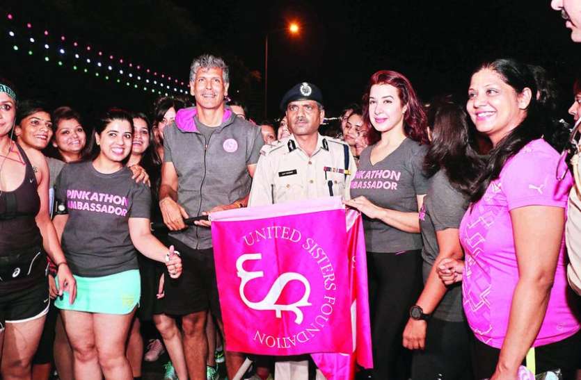 empower women दिल्ली : कनॉट प्लेस में बिना डर के आधी रात को निकली महिलाएं, लिया फीयरलेस रन में भाग