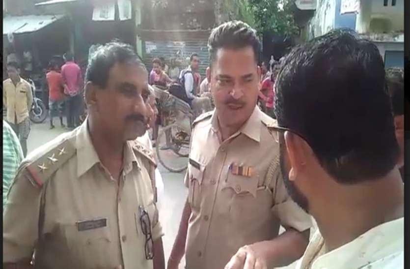 police थाने के सामने चोरों ने ज्वैलरी शॉप का ताला तोड़कर उठाए लाखों रुपए