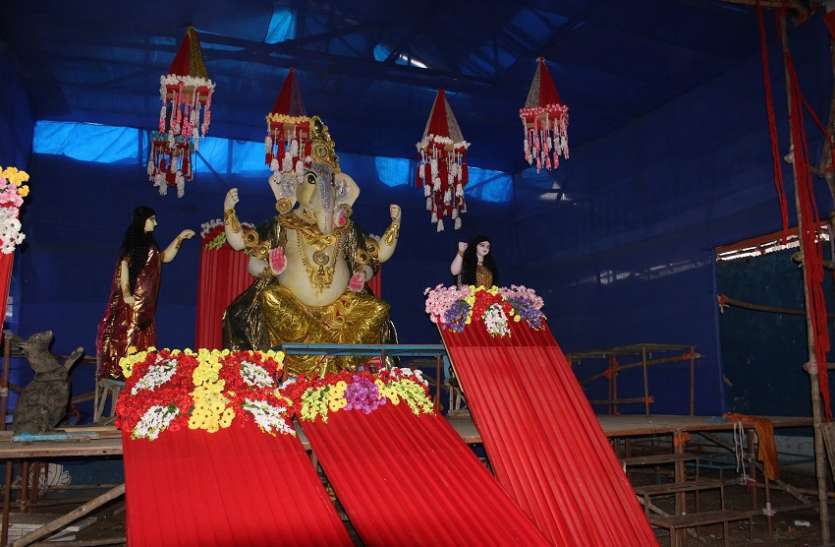 kolkata west bengal गणेश चतुर्थी की तैयारी में जुटे कोलकातावासी