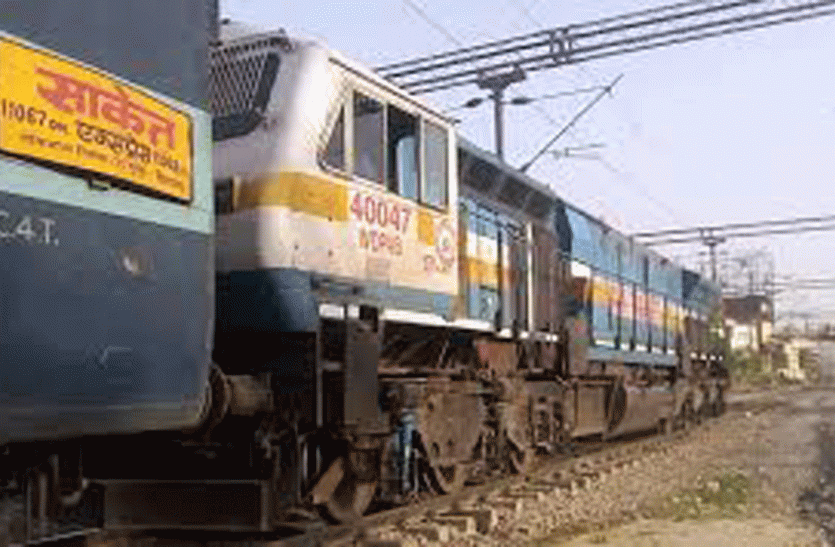 Indian Railway IRCTC Big negligence In Faizabad Junction बड़ी लापरवाही : बिना मुसाफिरों को लिए मुंबई रवाना हो गयी साकेत एक्सप्रेस