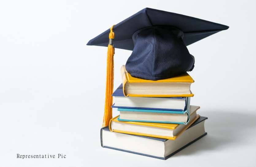 Scholarship 15 IIT के 30 छात्रों को मिली स्कॉलरशिप