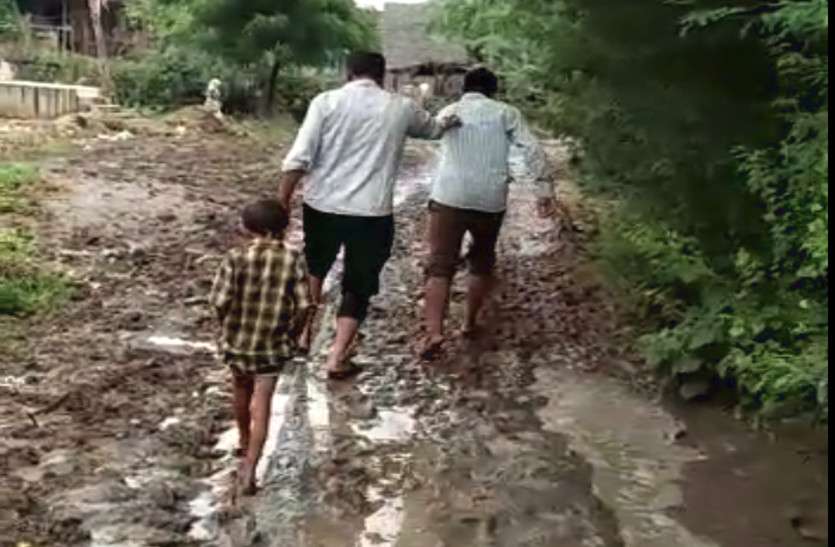 rajasthan news आजादी के सालो बाद भी सुविधाओं के लिए तरस रहा है ये गाँव