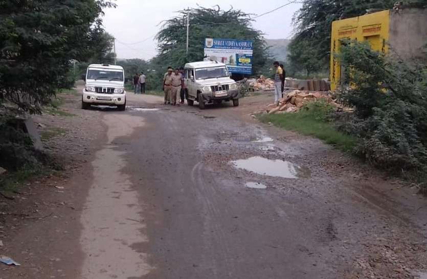 sikar बस ने साइड नहीं दी तो बदमाशों ने चला दी गोलियां, मौके से फरार हुए बदमाश