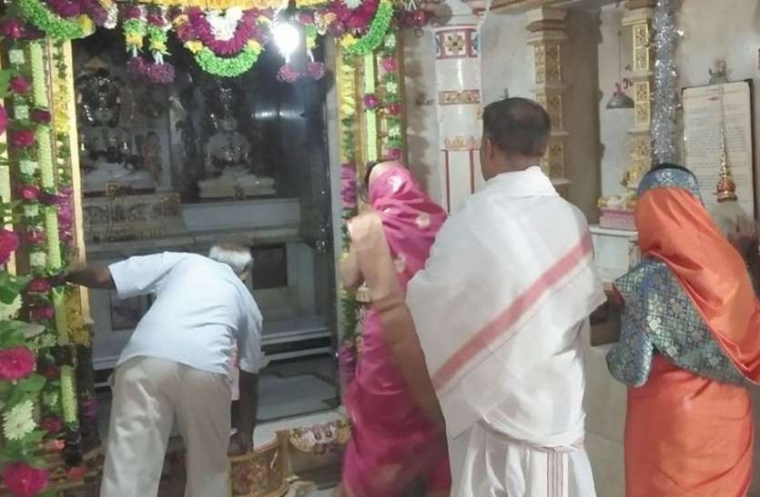 patrika जिनालय-उपाश्रय में भगवान का जन्म वाचन