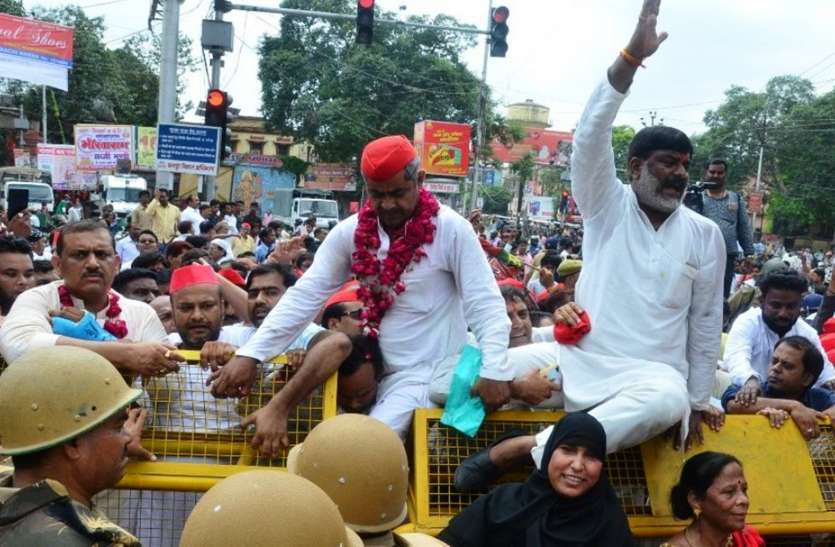 samajwadi Party bharat bandh protest in kanpur hindi news भारत बंद में दिखी लालटोपी की धमक, अखिलेश के साथ आए शिवपाल समर्थक