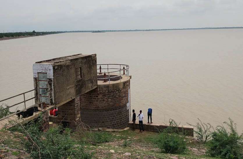 inauguration-of-water-in-the-dams-of-uniyara-area उनियारा क्षेत्र के बांधों में पानी की आवक जारी, भूमिगत जलस्तर में होने लगा सुधार