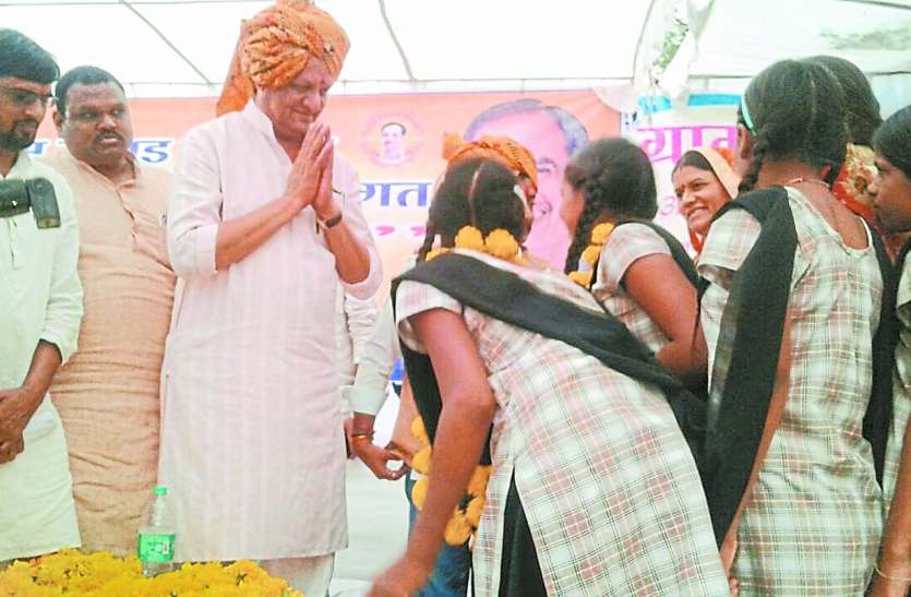 patrika छात्राओं से वादा कर भूले शिक्षा मंत्री, लिखना पड़ा स्मरण पत्र