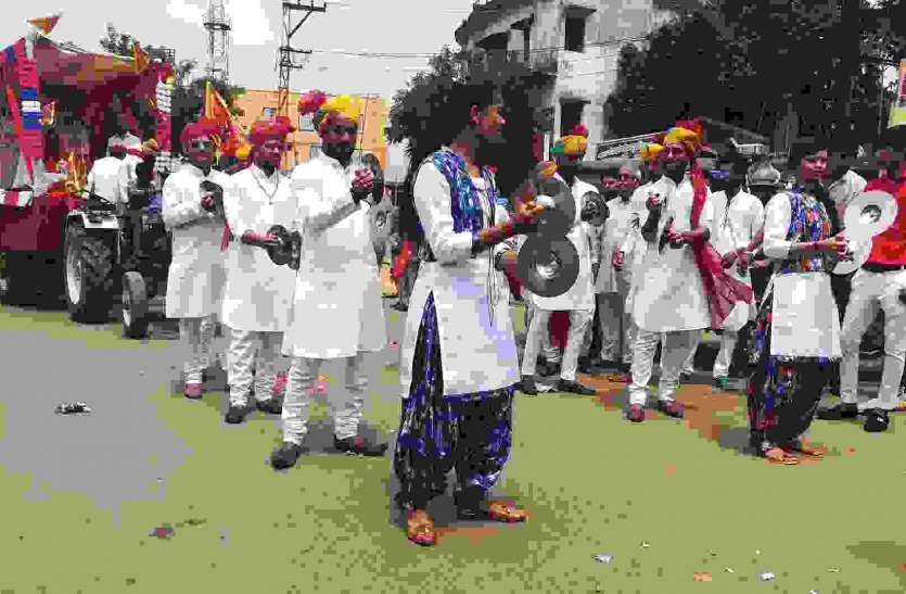 pratapgarh महामाया गादी माता की शहर में निकाली शोभायात्रा