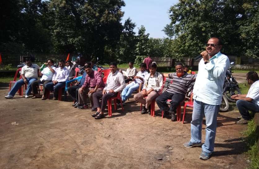 a गेट मीटिंग में गरजे श्रमिक नेता