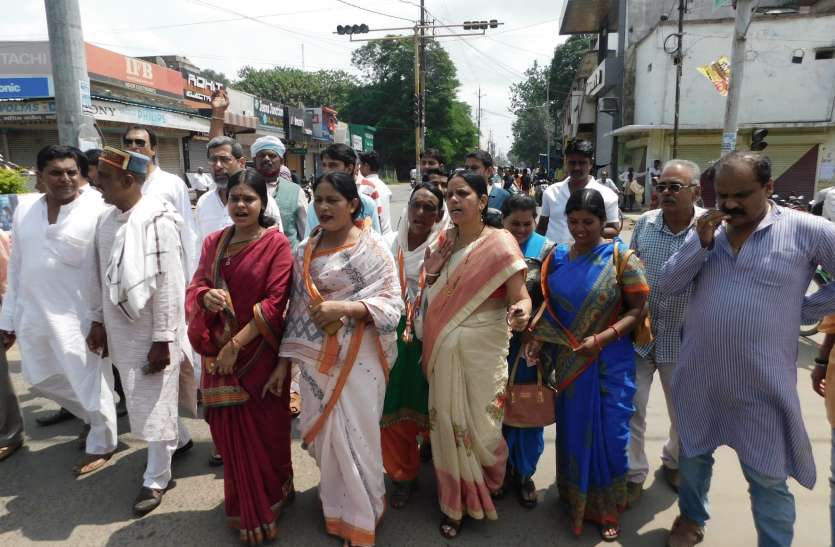 Congress does not show support, the bandh did not get support यहां नहीं दिखा कांग्रेस का दम-खम, बंद को नही मिला समर्थन