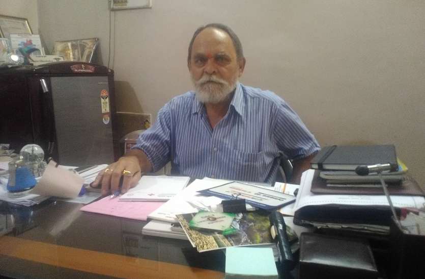 Senior doctor Dr. Sanjeev Chandorkar said that dialogue should be established शुचिता व सिद्धांत की राजनीति को लगा भ्रष्टाचार व अपराध का मर्ज