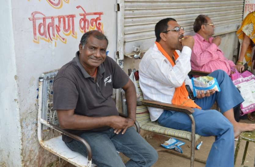 Hospital management troubles troubled by contractor Political power ठेकेदार से जिला अस्पताल प्रबंधन भी परेशान, नियम कायदे रखे ताक पर