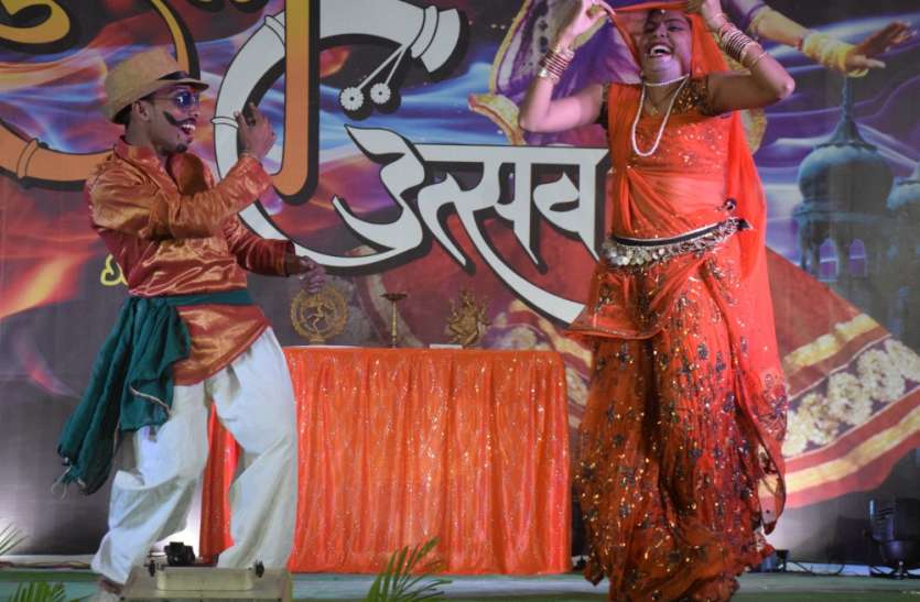 Marvelous performance by artists in bundeli utsav बुंदेली उत्सव में कलाकारों ने दी एक से बढ़कर एक प्रस्तुतियां