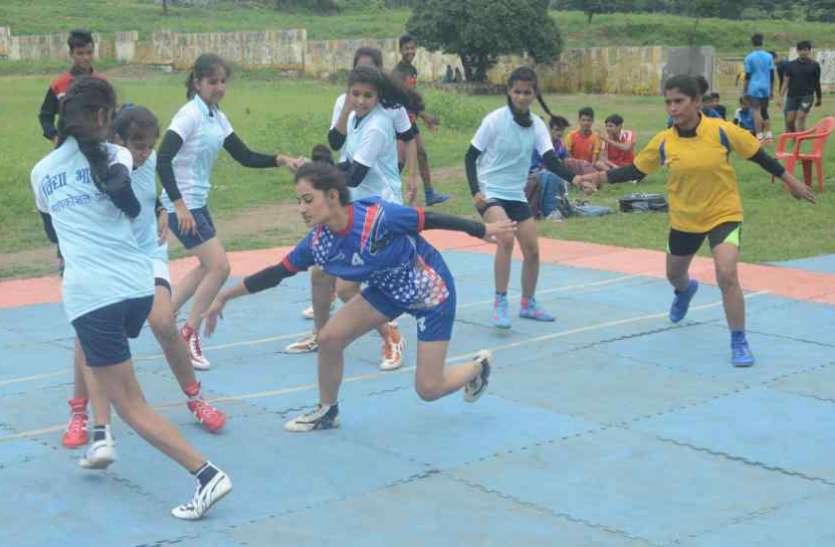 Chief Minister Cup Sports Competition in Sagar मुख्यमंत्री कप खेल प्रतियोगिता, स्पर्धा में बच्चों ने जमकर बहाया पसीना