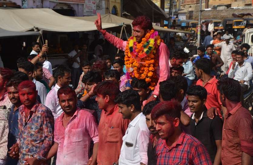 patrika जैसलमेर में एबीवीपी ने लहराया परचम, पोकरण में निर्दलीय प्रत्याशी बना अध्यक्ष