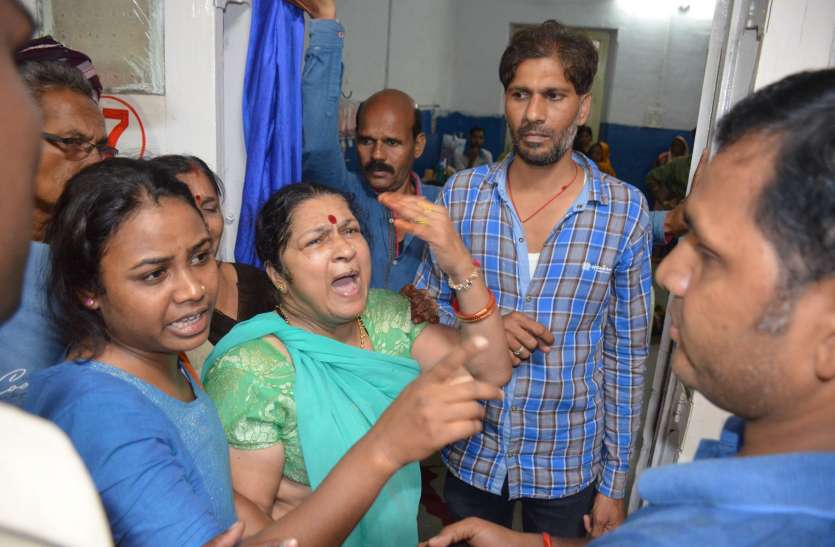 Woman's death in hospital negligently जिंदगी देने वाले अस्पताल में लापरवाही से महिला की मौत