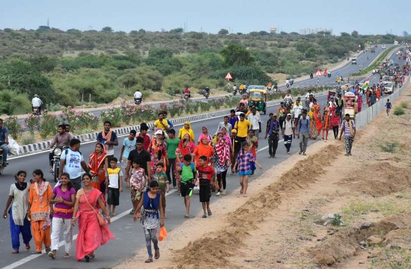 ramdevra mela 2018 श्रद्धा का सैलाब : रामदेवरा जाने वाले जातरुओं से अटा राजमार्ग