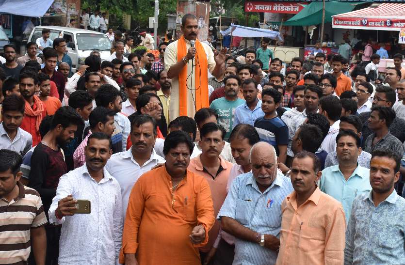 seeem kee yaatra se pahale shuroo karao chhataree nirmaan सीएम की यात्रा से पहले शुरू कराओ छतरी निर्माण