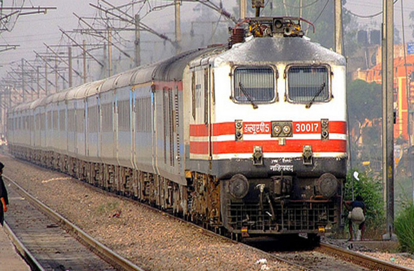 shatabdi express ये क्या...! इस वीवीआईपी ट्रेन के जनरेटर उगल रहे जहरीला धुआं