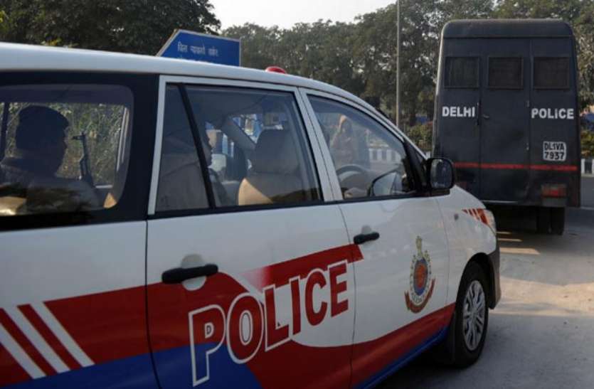 दिल्ली: नर्सरी क्लास की बच्ची से रेप मामले की जांच क्राइम ब्रांच को ट्रांसफर दिल्ली: नर्सरी क्लास की बच्ची से रेप मामले की जांच क्राइम ब्रांच को ट्रांसफर