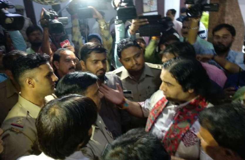 Devkinandan Thakur देवकी नंदन ठाकुर की गिरफ्तारी के बाद ठाकुरों ने किया बड़ा ऐलान