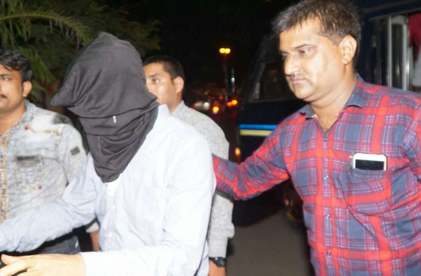 patrika डॉ.दोषी की गिरफ्तारी के लिए पुलिस के पास पर्याप्त सबूत