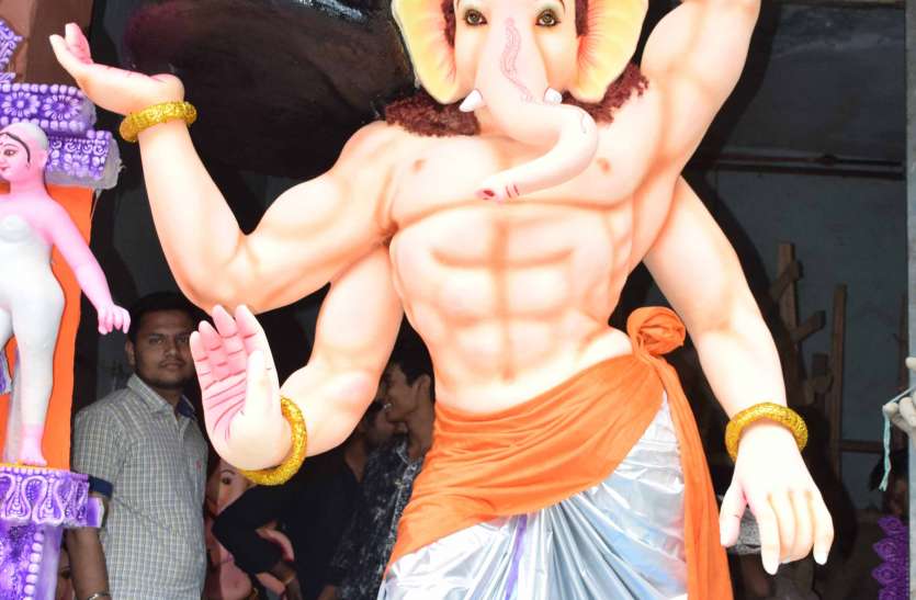 ganesh idols उदयपुर में बाहुबली के रूप में नजर आए गणपति, गणेश चतुर्थी को लेकर बाजार में भी उत्साह का माहौल
