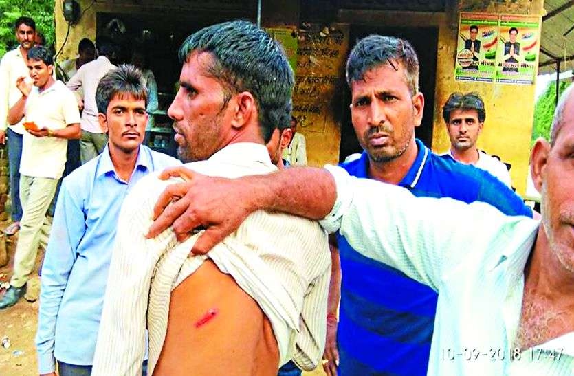 firing in chiplata village of sikar rajasthan बदमाशों ने भरी बस में सबके सामने दाग दी गोलियां