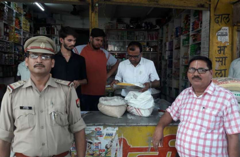 Food खाद्य विभाग की टीम ने किया ऐसा काम कि हॉट—टॉक पर उतर आए दुकानदार, पढ़िए ये खबर
