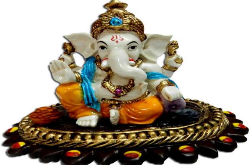 ganesha idol गणेश चतुर्थी पर घर लाएं इस रंग के गणेश जी, पति-पत्नी में कभी नहीं होगा झगड़ा