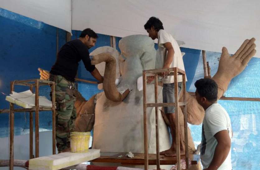 Eco-friendly Ganpati १८ फीट ऊंची गणपति की इको-फ्रेंडली प्रतिमा