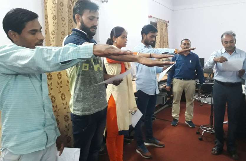 hindaun karauli news एनएसयूआई से बागी होकर चुनाव मैदान में उतरे रविन्द्र मीणा बने छात्रसंघ अध्यक्ष