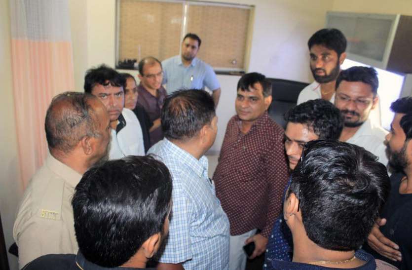 died निजी अस्पताल में छुट्टी देने के दिन मरीज की मौत