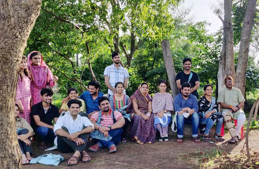 Villages and enriching the poor in seven states youth Analysis शहर और गांव के बीच बढ़ रहीं दूरियोंं को पाटने, प्रेम की भावना जागृत करने सात राज्यों के युवाओं ने किया मंथन