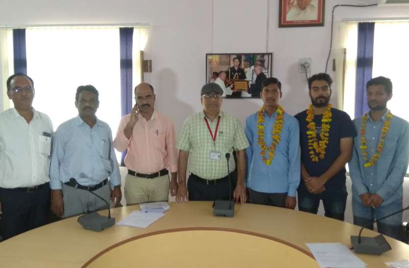 veterinary college udaipur उदयपुर के इस वेटेरनरी कॉलेज में 19 मतोंं के अंतर से हितेश चाहर अध्यक्ष पद पर विजय