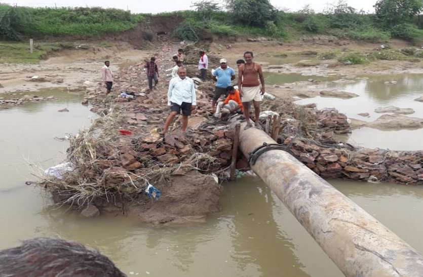 कालामौखा पर दूसरे दिन भी नहीं मिल पाया काम करने का 'मौका, नहीं जुड़ी कालामौखा नाले की पेयजल लाइन कालामौखा पर दूसरे दिन भी नहीं मिल पाया काम करने का 'मौका, नहीं जुड़ी कालामौखा नाले की पेयजल लाइन