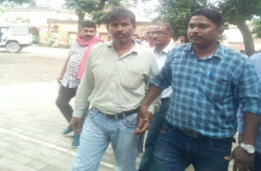 JE Arrested विजिलेंस टीम ने बिजली विभाग के जेई को घूस लेते रंगे हाथों पकड़ा