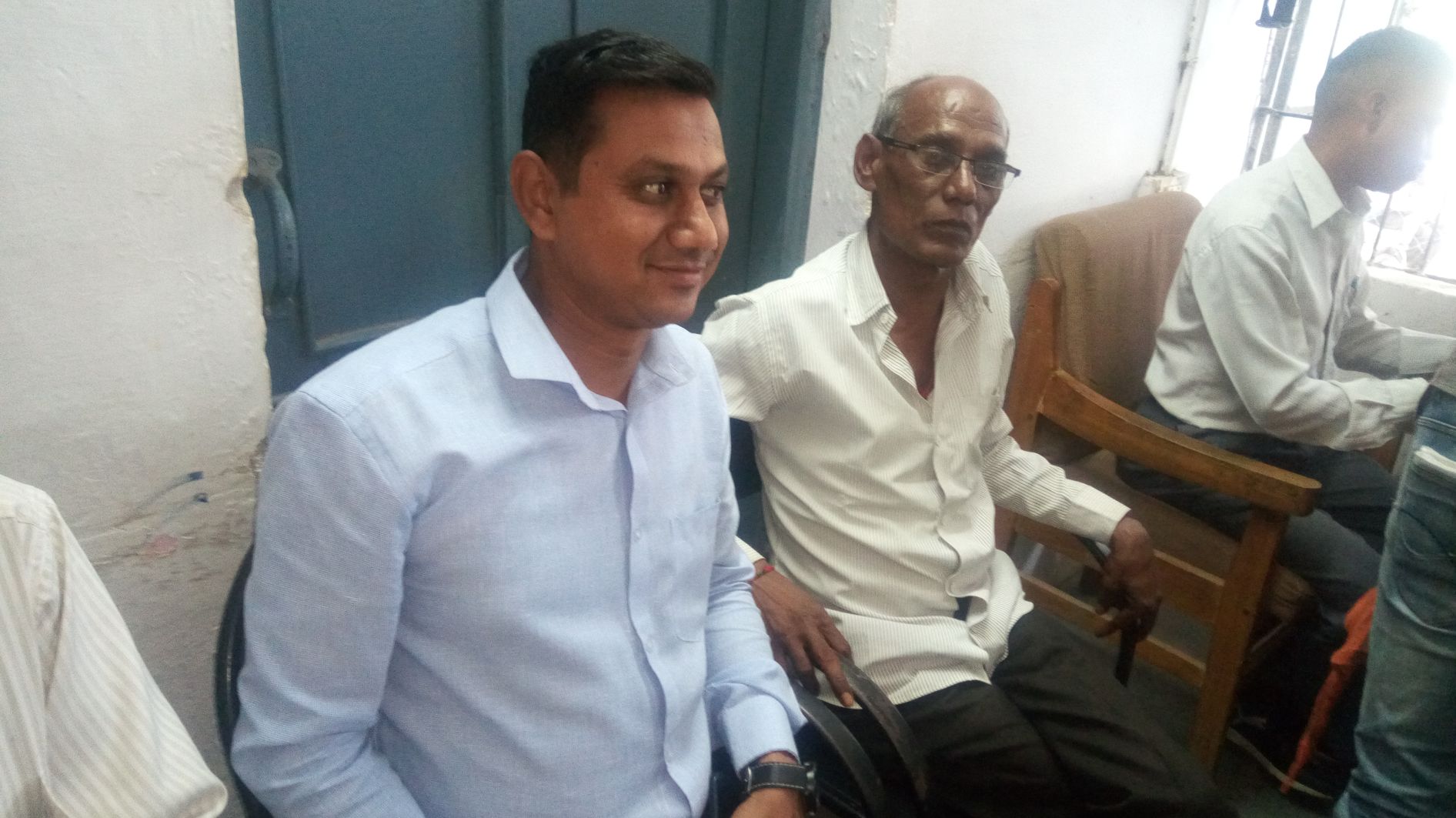Revenue officer taking bribe of 15 thousand in city council office नप कार्यालय में 15 हजार की रिश्वत लेते राजस्व उपनिरीक्षक रंगेहाथ धराया
