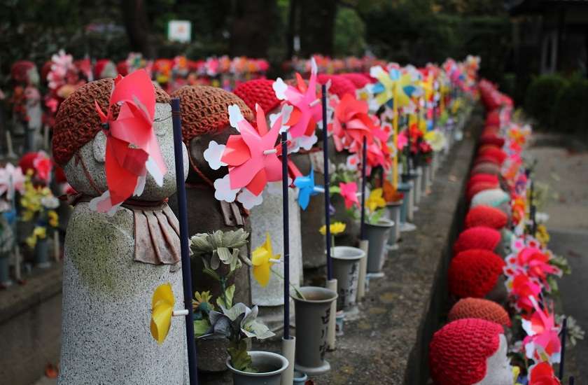 prayers performed for rebirth in buddhist temple for unborn children