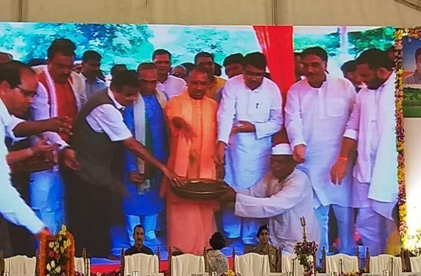 cm yogi मुख्यमंत्री योगी आदित्यनाथ ने किया बड़ा ऐलान, इस विभाग में आएगी 50 हजार नौकरियां