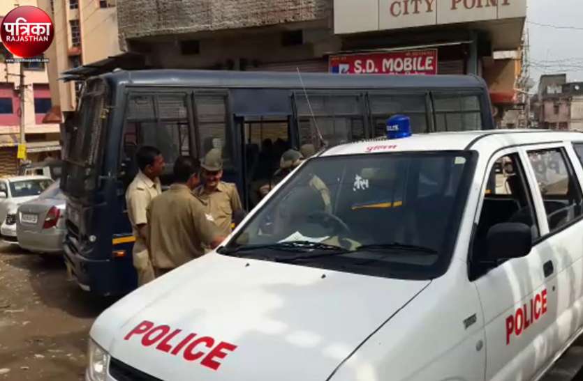 banswara Video : छात्रसंघ चुनाव मतगणना शुरू : भारी पुलिस बल तैनात, कॉलेज परिसर छावनी में तब्दील, छात्रों को भी रखा परिसर से दूर