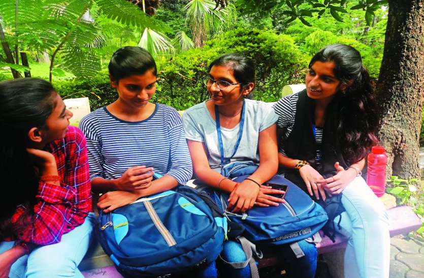 Students want to make identities इस तरह हुनर को तराश रहे स्टूडेंट्स , बनाना चाहते हैं पहचान