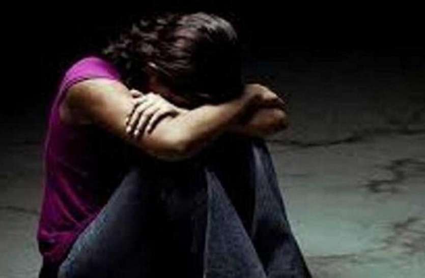 rape जम्मू-कश्मीर पुलिस का कांस्टेबल दिल्ली में दो साल से युवती के साथ कर रहा था दुष्कर्म, सामने आया चौंकाने वाला एंगल