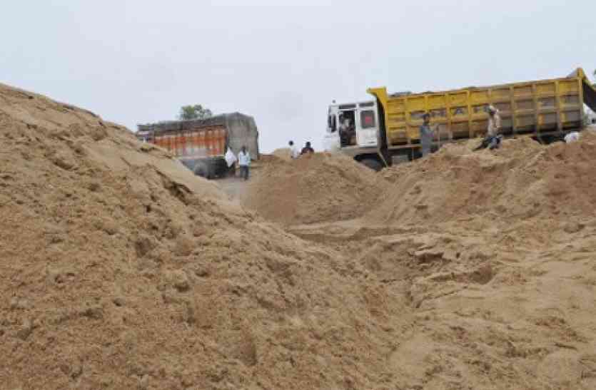 ret फर्जी तरीके छुड़ाए जा रहे थे राजसात डंपर, कलेक्टर ने उठाया ये कदम